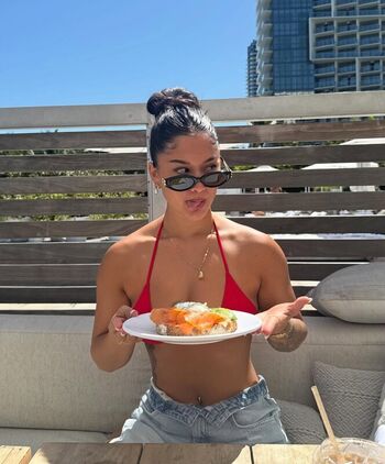 Full leaked Izzyflannery page private onlyfans photo